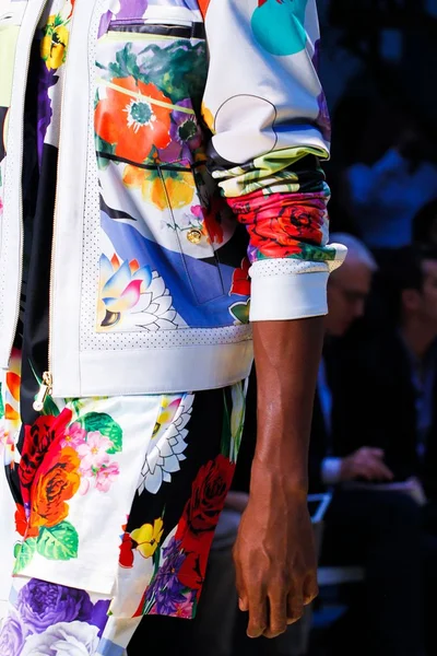 Look 30
